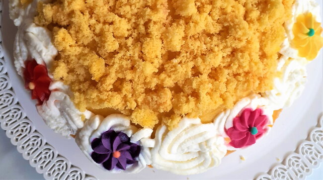 Crostata che si veste da mimosa