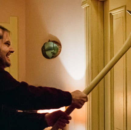 Stanley Kubrick'in “The Shining” filmindeki otel yanıyor