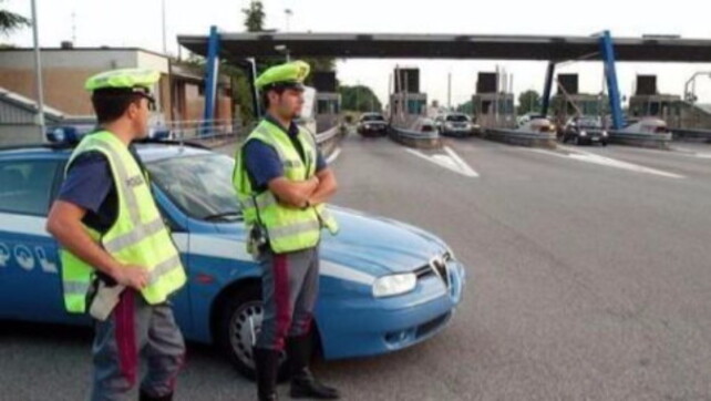 polstrada polizia stradale generica estate casello autostrada