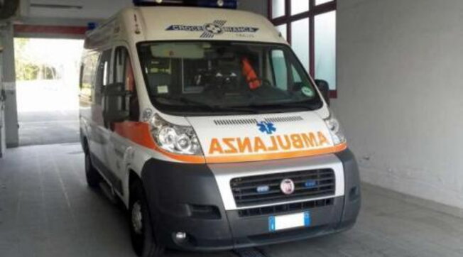 ambulanza 118 generica giorno estate