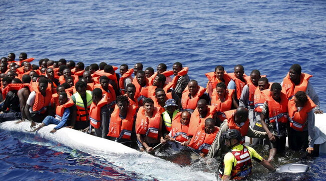 migranti, immigrazione, profughi, barcone