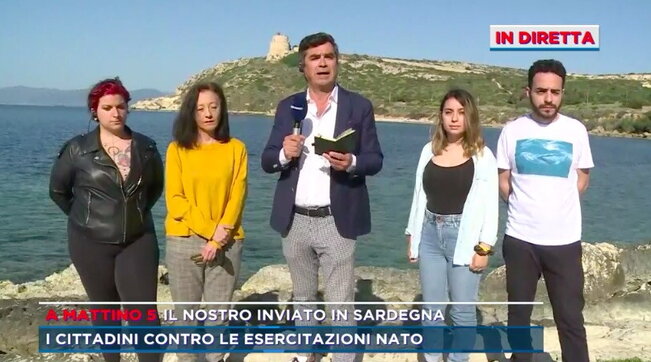 Esercitazioni Nato in Sardegna, la rabbia degli abitanti: "Inquinano il mare e ci rovinano l'estate"