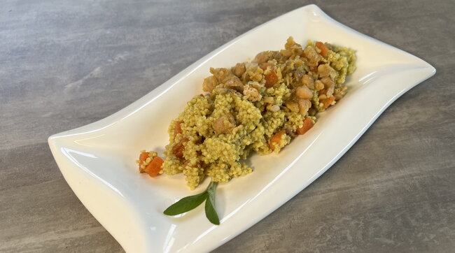 Miglio al curry con crumble di ceci
