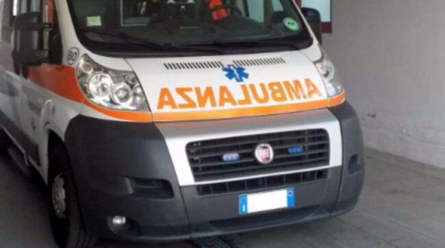ambulanza 118 generica giorno estate