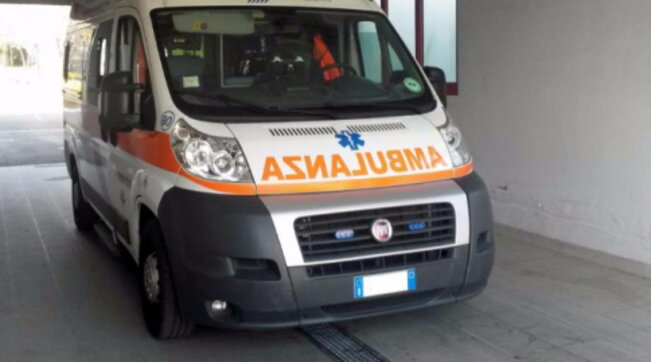 ambulanza 118 generica giorno estate