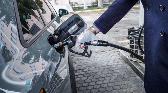 distributore pompa benzina carburante gasolio