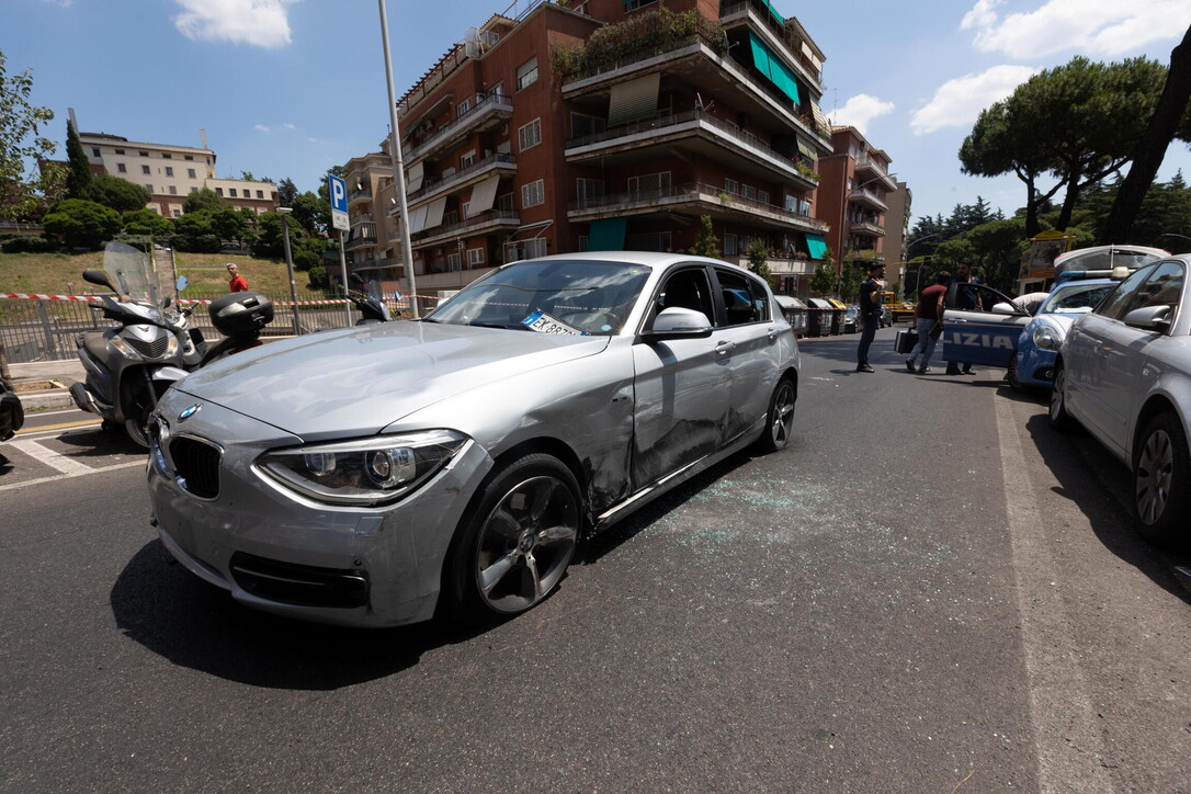 Momenti di paura a Roma: forza un posto di blocco in Vaticano e scappa