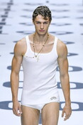 Fashion Week, Dolce&amp;Gabbana SS23: l&rsquo;uomo dagli anni &rsquo;90 a oggi