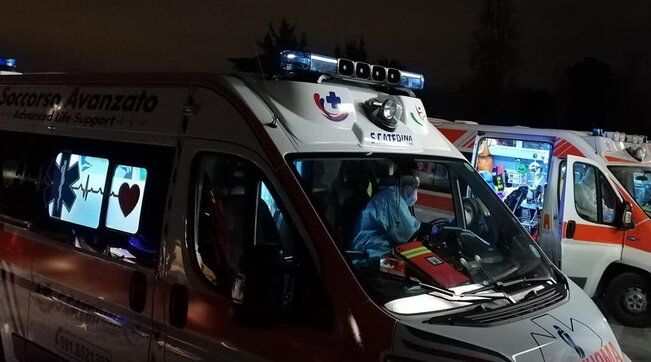 covid, omicron, ospedale, palermo, ambulanze, file