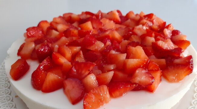 Torta yogurt e fragole