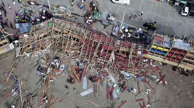 Colombia, spalto di uno stadio cede durante una corrida: 8 morti, 60 feriti e toro libero