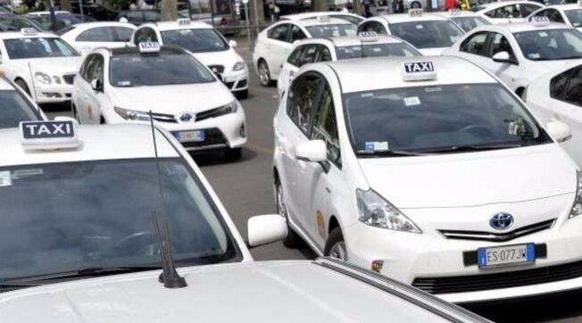 taxi milano fermi sciopero