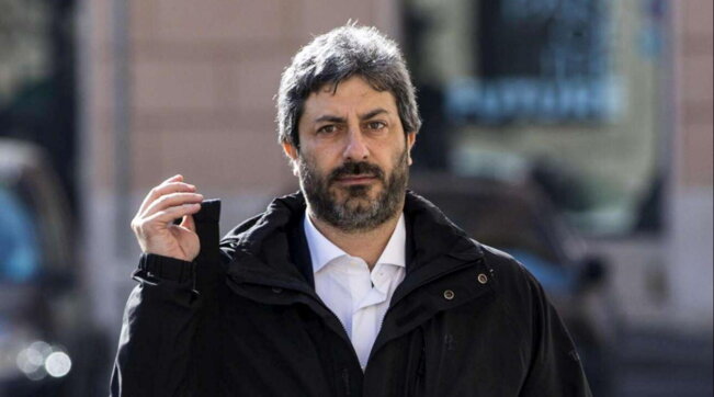 roberto fico autobus montecitorio