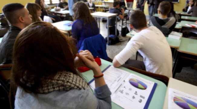 scuola classe aula esami