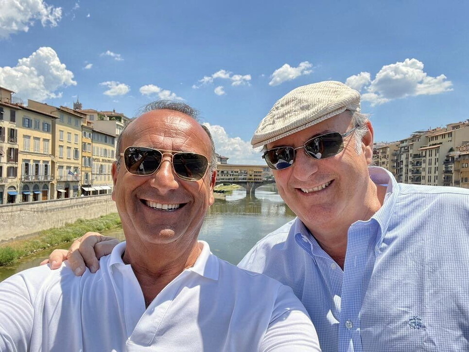gerry-scotti-a-formentera-in-un-mare-d-amore-con-gabriella