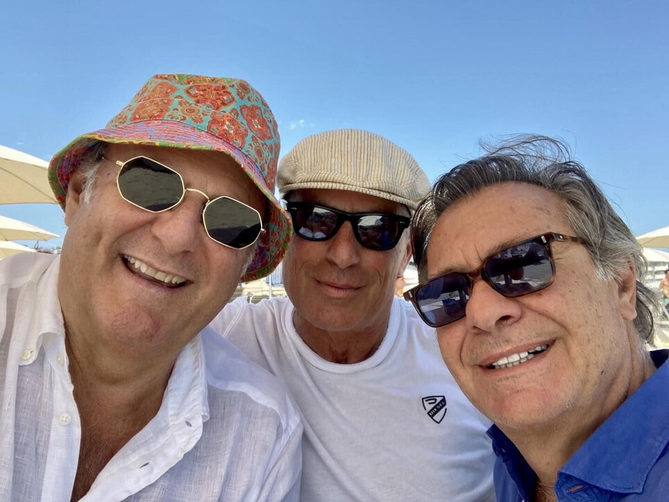 gerry-scotti-a-formentera-in-un-mare-d-amore-con-gabriella