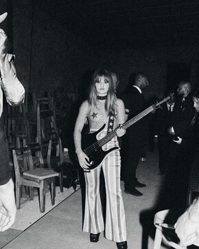 Victoria De Angelis al mare sfodera il topless