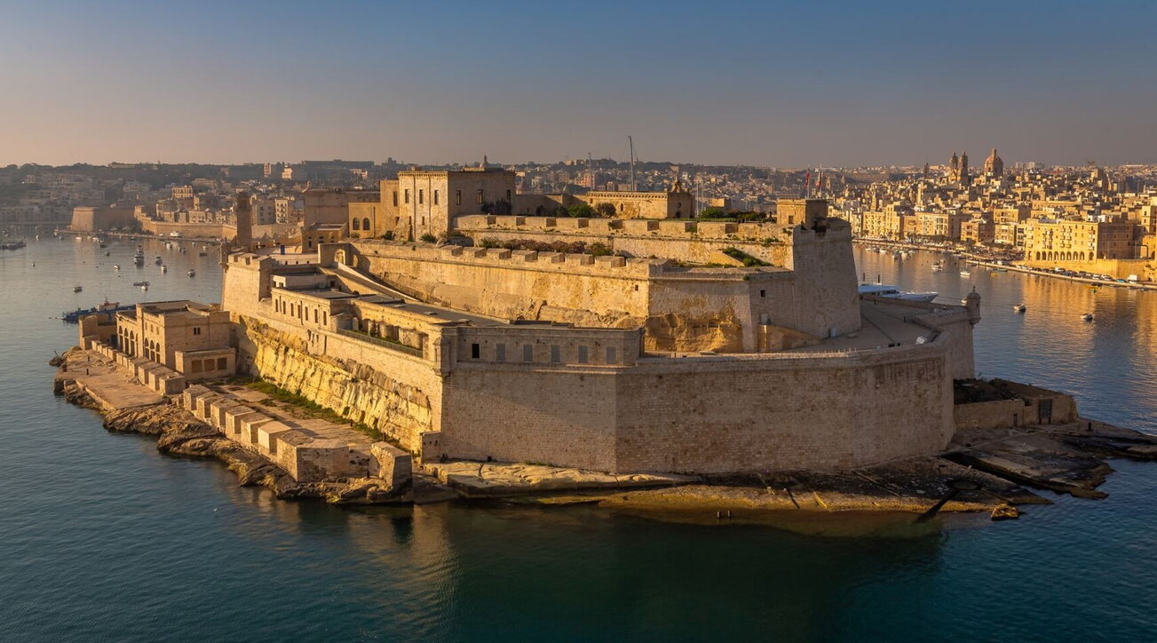 In Tutta Europa I Castelli E Le Fortezze A Picco Sul Mare
