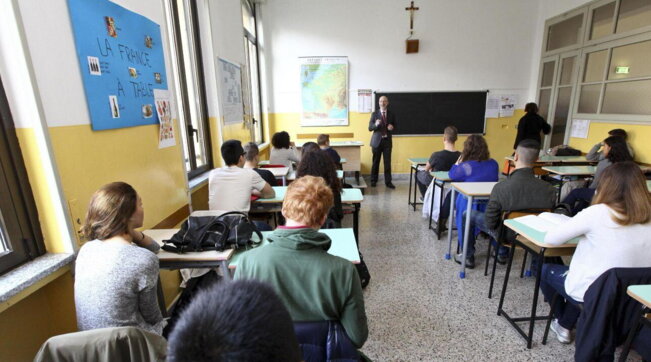 scuola classe aula esami