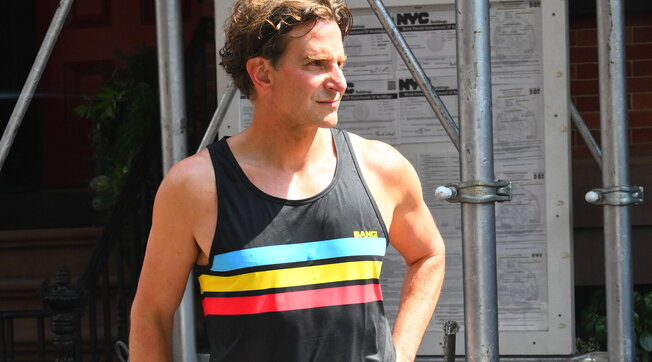 Moda uomo e stili, la canottiera: anche Bradley Cooper in "tank top"