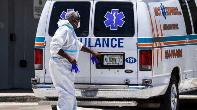 covid usa soccorsi ambulanza ambulanze coronavirus