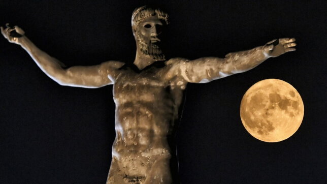 La SuperLuna dello Storione è l'ultima del 2022: da Amman a Washington le immagini più belle per... chi l'ha persa