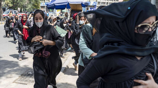 protesta donne a kabul