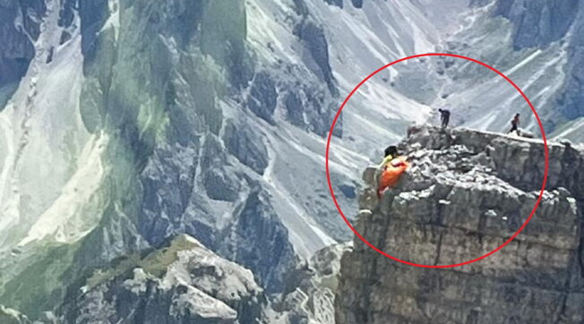 Si schianta col parapendio contro le Tre Cime di Lavaredo: le corde si impigliano nella roccia e viene salvato