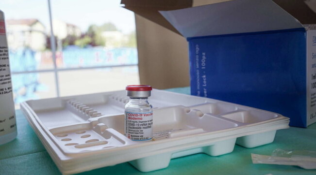 vaccini covid italia moderna