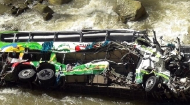 bus autobus fiume incidente