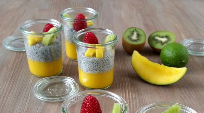 Budino ai semi di chia mango e lamponi