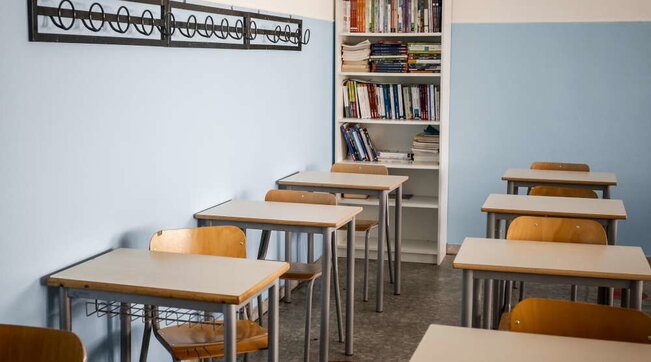scuola, banchi