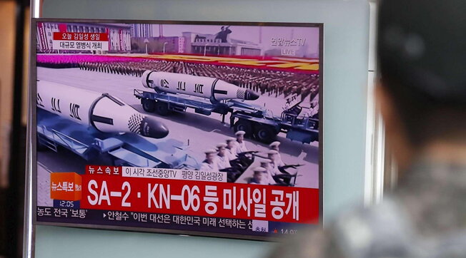 Corea del Nord Pyongyang missili intercontinentali parata
