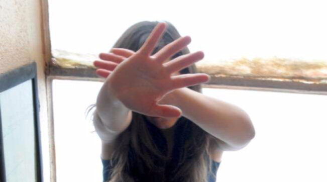 stupro violenza minori cellulare porno molestie abusi telefonino sesso