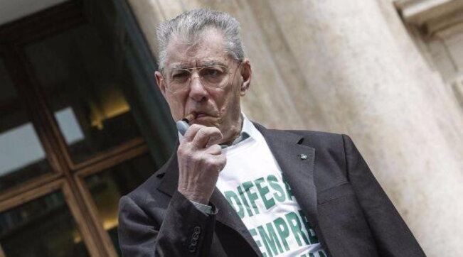 lega nord legittima difesa proteste umberto bossi