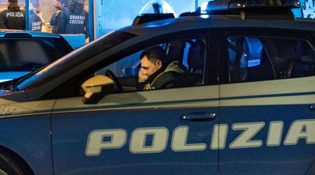 polizia carabinieri spada ostia