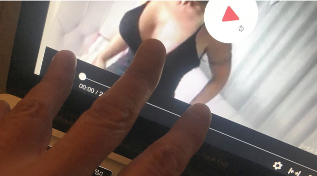 sesso online web internet porn porno revenge porn luci rosse telefonino smartphone telefonini