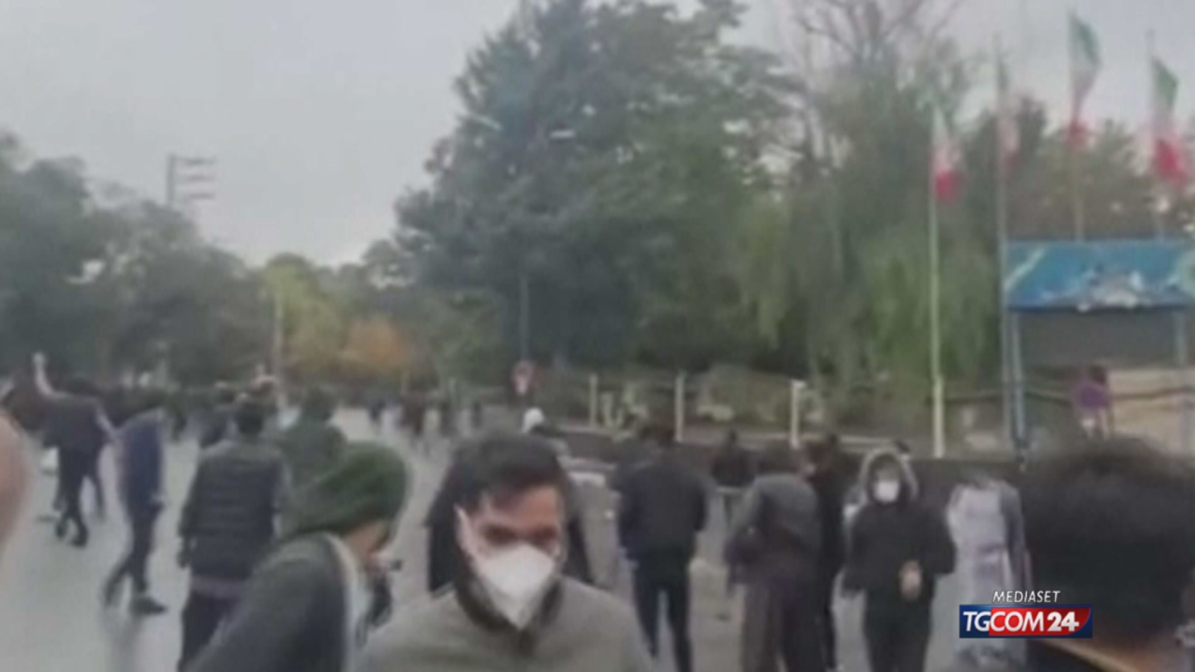 Il Pugno Di Raoul Bova - Striscia La Notizia - Foto 8