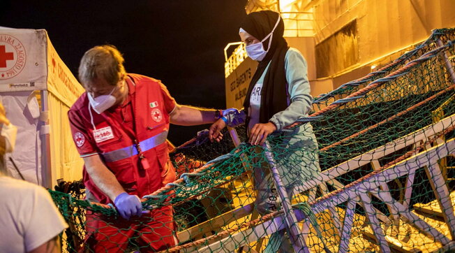 migranti catania geo barents