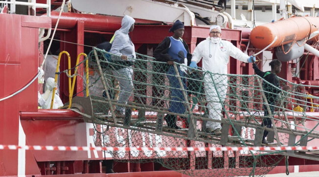 ocean viking pozzallo sbarco migranti