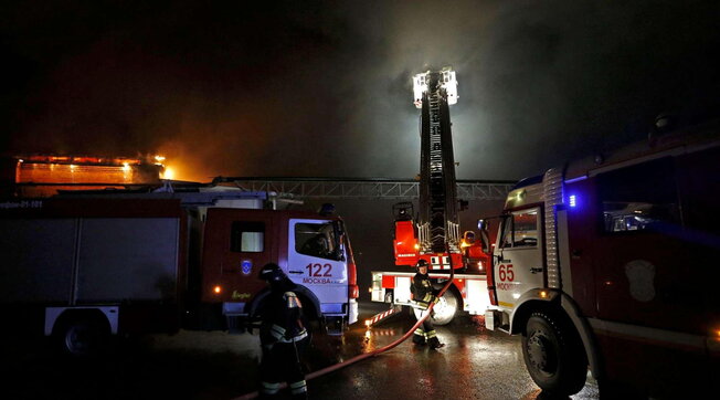 russia mosca incendio pompieri vigili del fuoco rogo