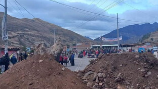 In Per&ugrave; la protesta contro il golpe: bloccati centinaia di mezzi