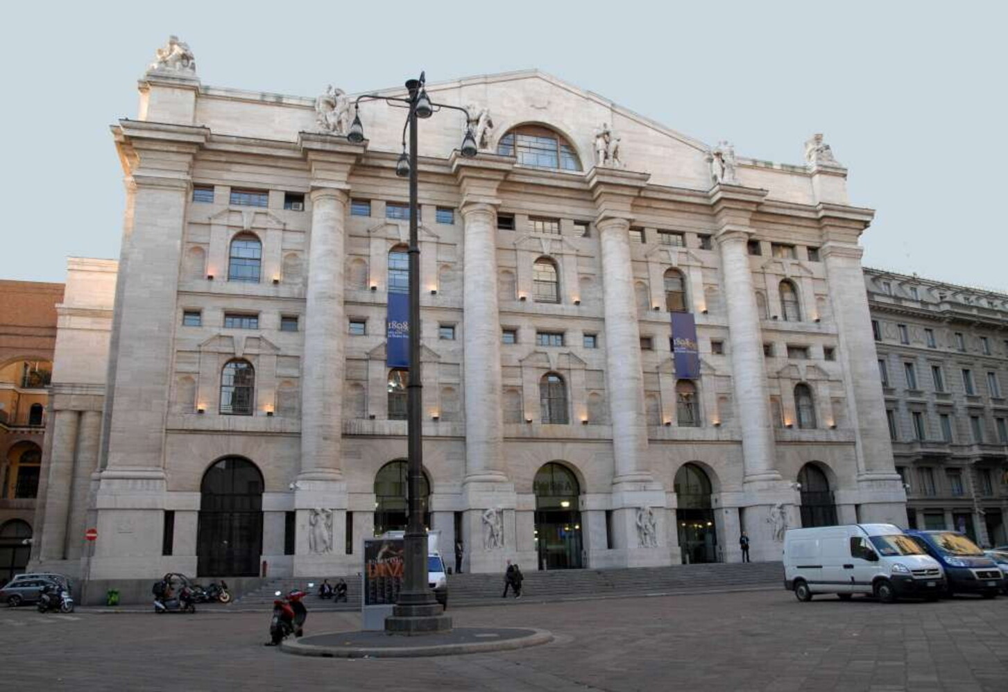 Borsa, la Bce fa crollare Milano (-3,45%) | Il rialzo dei tassi mette in ginocchio i bond europei
