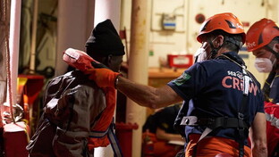 Migranti, il salvataggio in mare della Ong Sea Eye