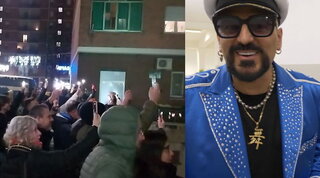 Gigi D'Agostino, i fan gli organizzano una festa di compleanno sotto casa