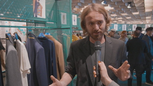 Manuel Ritz: stampe e sorrisi, la capsule ha un messaggio speciale