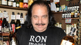 Ron Jeremy, arriva la sentenza: il pornoattore Usa non sarà processato per stupro