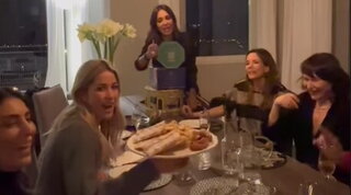 Caterina Balivo, cena con le amiche per smaltire i panettoni