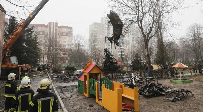 Zelensky: "Occidente non esiti, sia veloce nelle decisioni" | Cade un elicottero, tra i morti il ministro dell'Interno ucraino