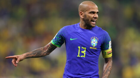 Accusa di violenza sessuale: arrestato Dani Alves. Il Pumas lo licenzia